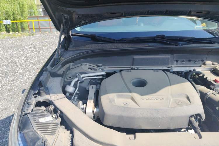 Used Volvo XC60 2019 T5 4x4 Smart Edition China V Standard Engine Bay Right