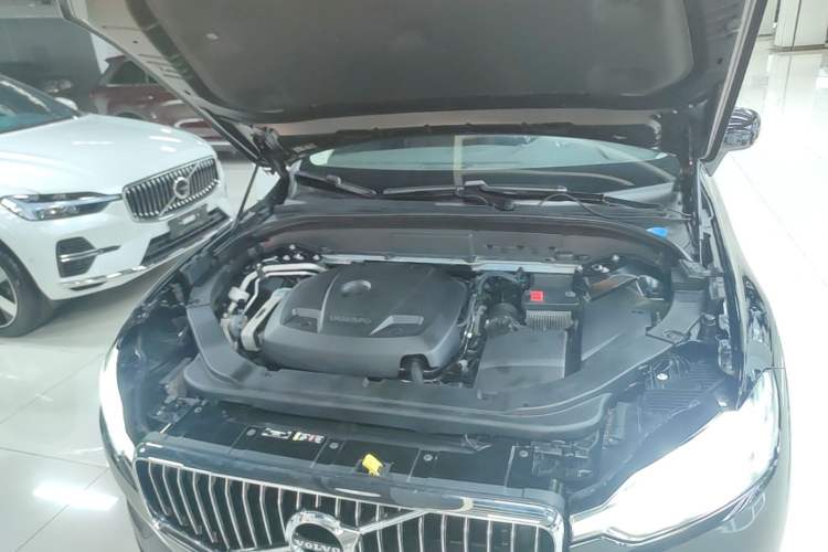 Used Volvo XC60 2019 T5 4x4 Smart Edition China V Standard Engine Bay