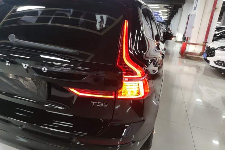 Used Volvo XC60 2019 T5 4x4 Smart Edition China V Standard Exterior 3