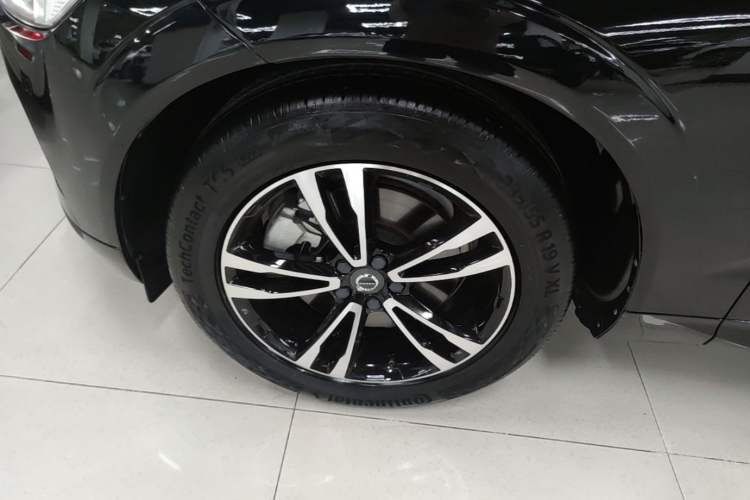 Used Volvo XC60 2019 T5 4x4 Smart Edition China V Standard Exterior 4