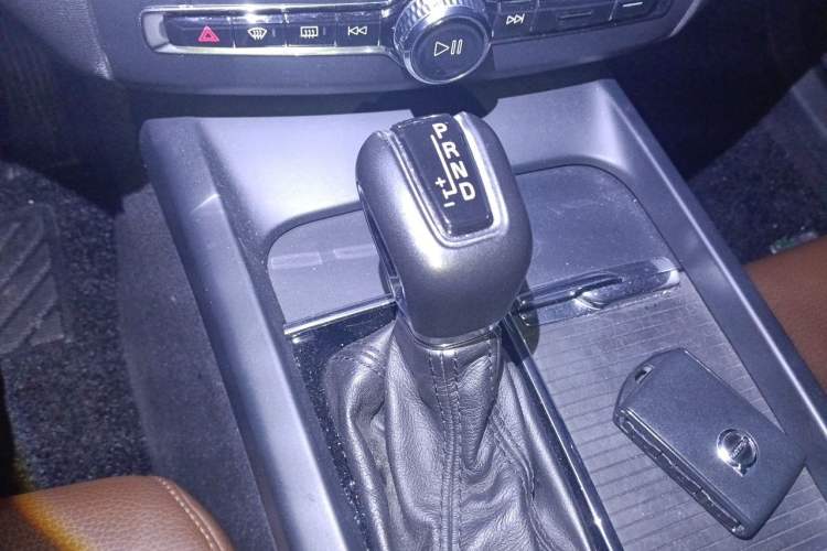 Used Volvo XC60 2019 T5 4x4 Smart Edition China V Standard Gear Lever