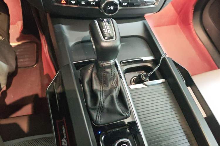 Used Volvo XC60 2019 T5 4x4 Smart Edition China VI Standard Gear Lever