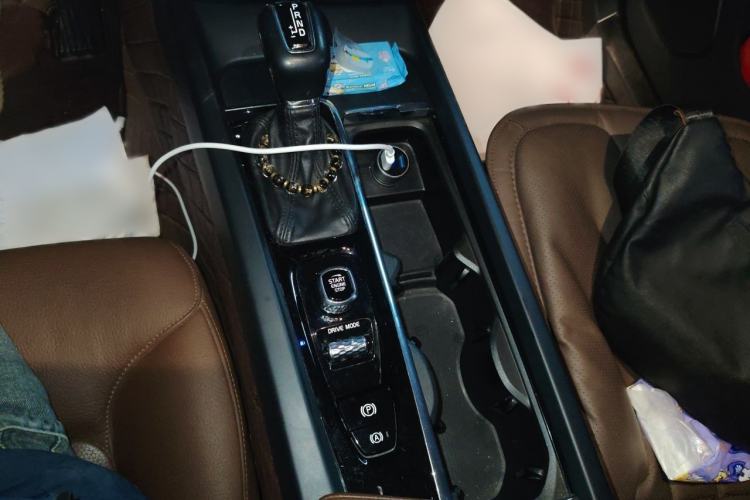 Used Volvo XC60 2019 T5 4x4 Smart Edition China VI Standard Gear Lever