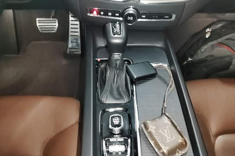 Used Volvo XC60 2019 T5 4x4 Zhiyuan Edition China VI Standard Gear Lever