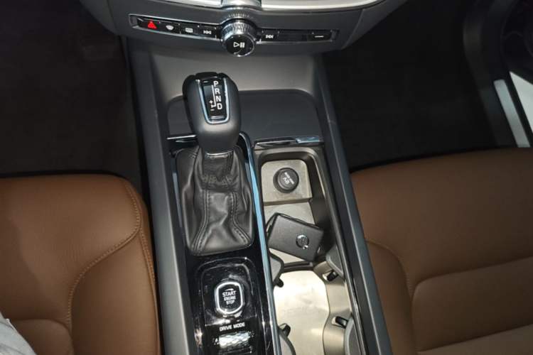 Used Volvo XC60 2019 T5 4x4 Zhiyuan Edition China VI Standard Gear Lever