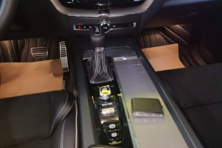 Used Volvo XC60 2019 T5 4x4 Zhiyuan Sport Edition China V Standard Gear Lever