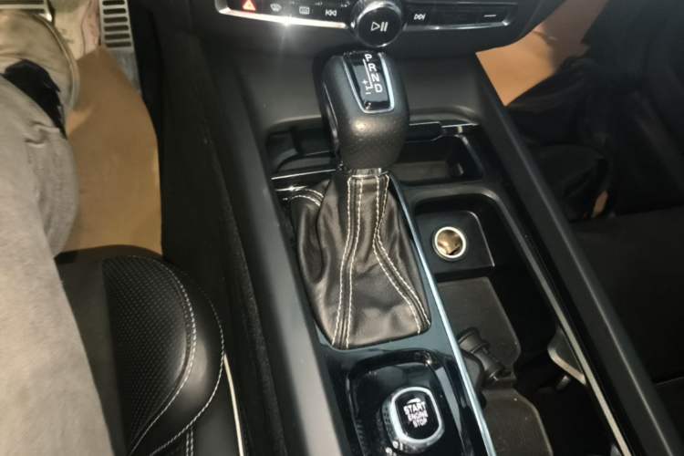 Used Volvo XC60 2019 T5 4x4 Zhiyuan Sport Edition China V Standard Gear Lever