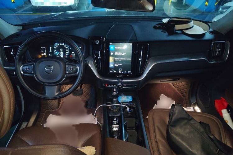 Used Volvo XC60 2019 T5 4x4 Smart Edition China VI Standard Interior 2