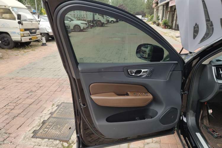 Used Volvo XC60 2019 T5 4x4 Smart Edition China VI Standard Left Front Door Interior