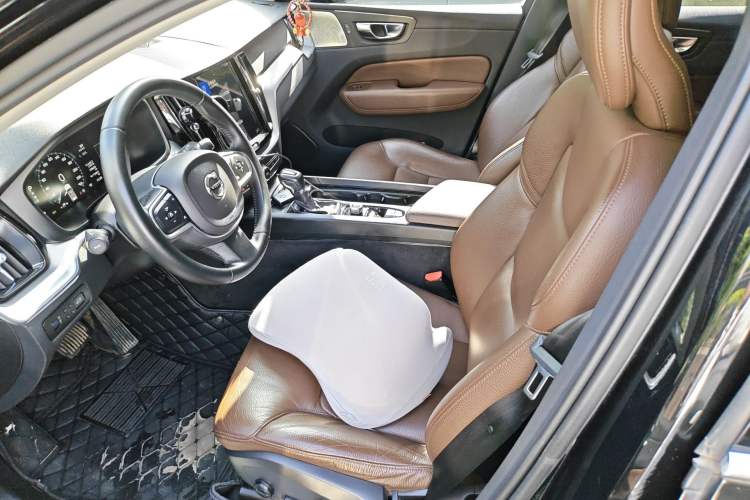 Used Volvo XC60 2019 T5 4x4 Smart Edition China VI Standard Left Front Seat