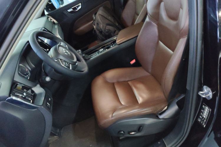 Used Volvo XC60 2019 T5 4x4 Smart & Dynamic Sport Edition China VI Standard Left Front Seat