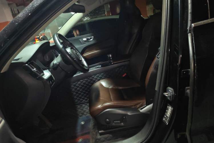 Used Volvo XC60 2019 T5 4x4 Smart Edition China V Standard Left Front Seat