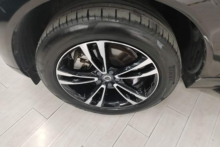 Used Volvo XC60 2019 T5 4x4 Zhiyuan Edition China VI Standard Left Front Wheel Hub