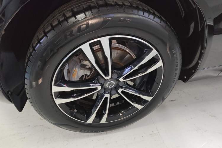 Used Volvo XC60 2019 T5 4x4 Zhiyuan Edition China VI Standard Left Front Wheel Hub