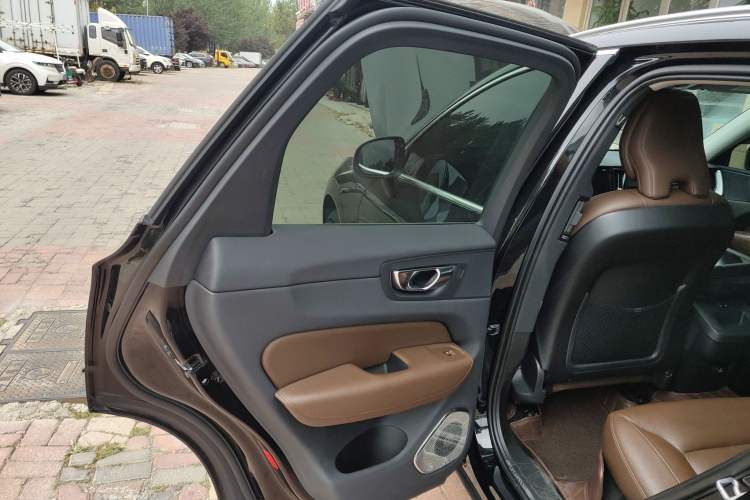 Used Volvo XC60 2019 T5 4x4 Smart Edition China VI Standard Left Rear Door Interior