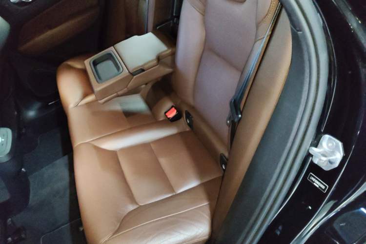 Used Volvo XC60 2019 T5 4x4 Smart & Dynamic Sport Edition China VI Standard Left Rear Seat