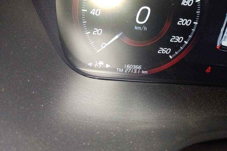 Used Volvo XC60 2019 T5 4x4 Smart Edition China V Standard Odometer Close Up
