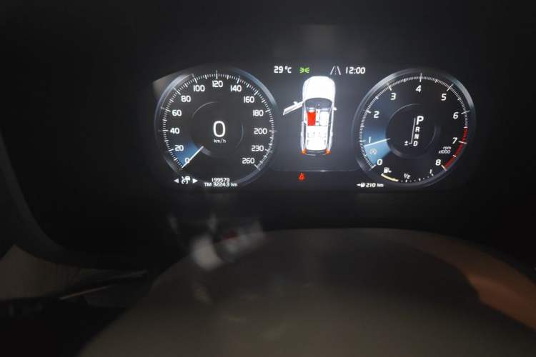 Used Volvo XC60 2019 T5 4x4 Zhiya Luxury Edition China V Standard Odometer Close Up