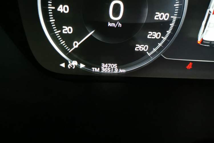 Used Volvo XC60 2019 T5 4x4 Smart Edition China V Standard Odometer Close Up