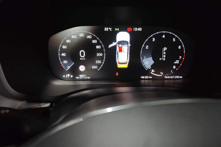Used Volvo XC60 2019 T5 4x4 Smart Edition China V Standard Odometer Close Up