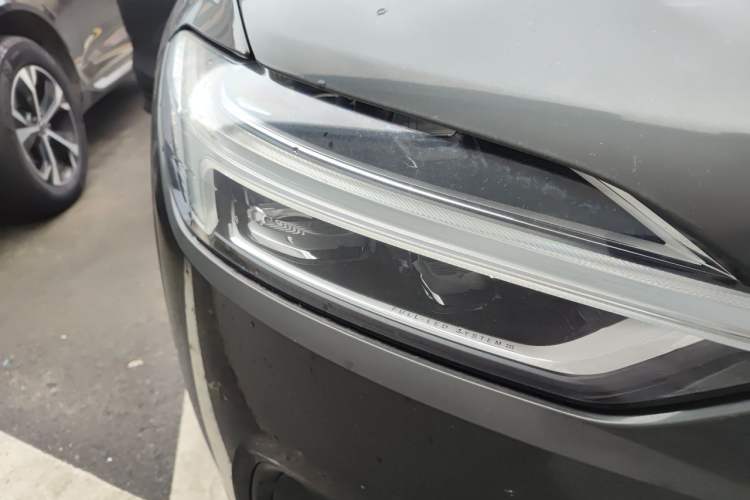 Used Volvo XC60 2019 T5 4x4 Smart Edition China VI Standard Right Front Headlight