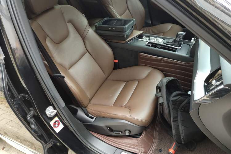 Used Volvo XC60 2019 T5 4x4 Smart Edition China VI Standard Right Front Seat