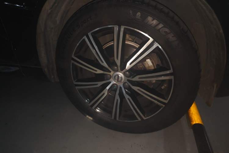 Used Volvo XC60 2019 T5 4x4 Zhiya Luxury Edition China V Standard Right Front Wheel Hub