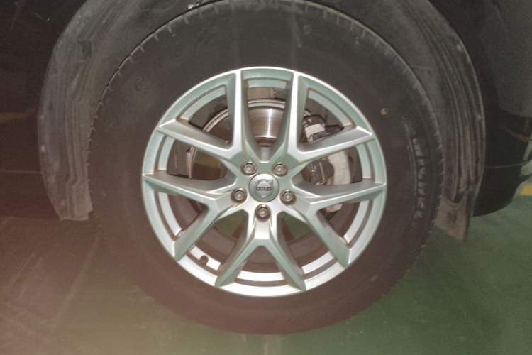 Used Volvo XC60 2019 T5 4x4 Smart Edition China V Standard Right Front Wheel Hub