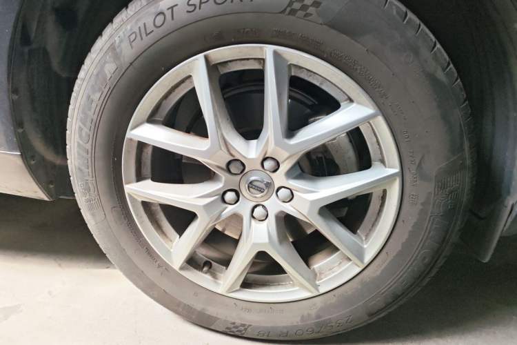 Used Volvo XC60 2019 T5 4x4 Smart Edition China VI Standard Right Front Wheel Hub