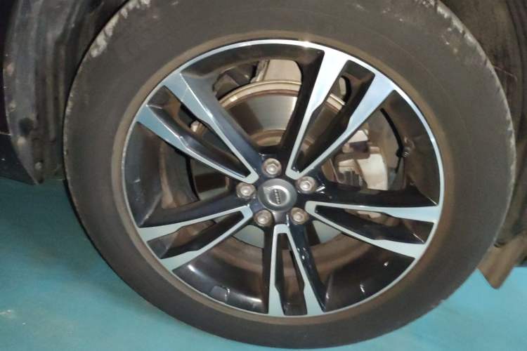 Used Volvo XC60 2019 T5 4x4 Smart Edition China V Standard Right Front Wheel Hub