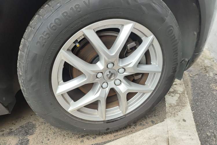 Used Volvo XC60 2019 T5 4x4 Smart Edition China VI Standard Right Front Wheel Hub