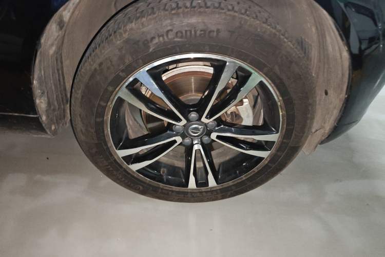 Used Volvo XC60 2019 T5 4x4 Smart Edition China V Standard Right Front Wheel Hub