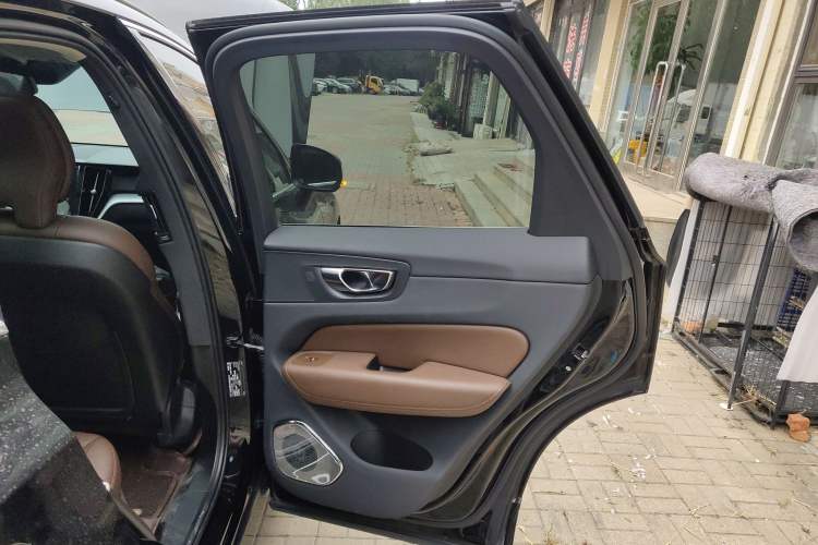 Used Volvo XC60 2019 T5 4x4 Smart Edition China VI Standard Right Rear Door Interior