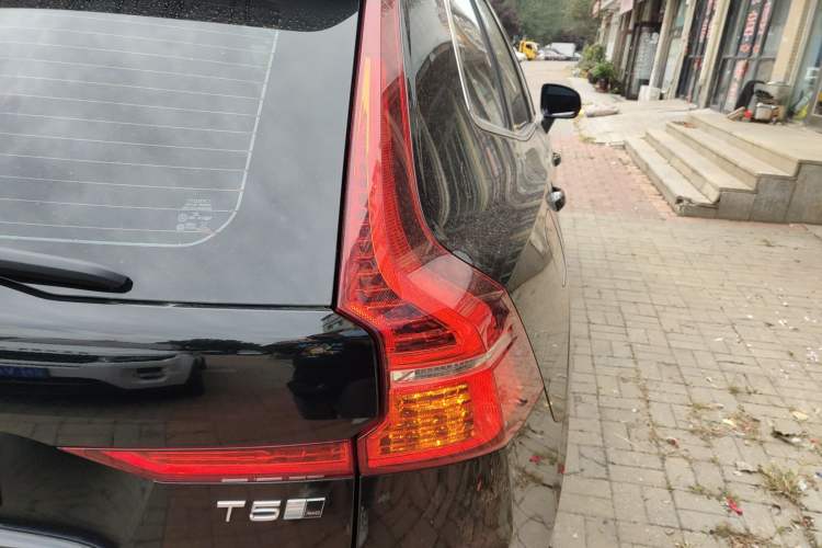 Used Volvo XC60 2019 T5 4x4 Smart Edition China VI Standard Right Rear Taillight