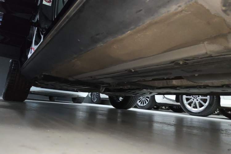 Used Volvo XC60 2019 T5 4x4 Zhiyuan Edition China VI Standard Right Side Sill