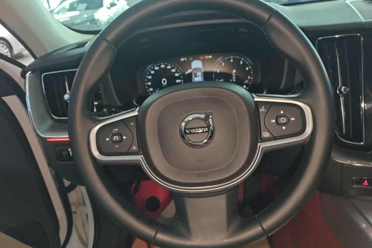 Used Volvo XC60 2019 T5 4x4 Smart Edition China V Standard Steering Wheel