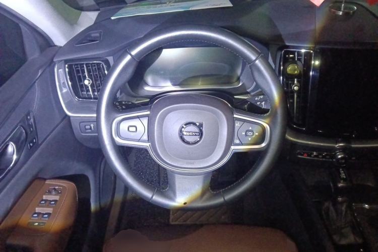 Used Volvo XC60 2019 T5 4x4 Smart Edition China V Standard Steering Wheel