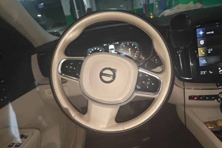Used Volvo XC60 2019 T5 4x4 Zhiya Luxury Edition China V Standard Steering Wheel