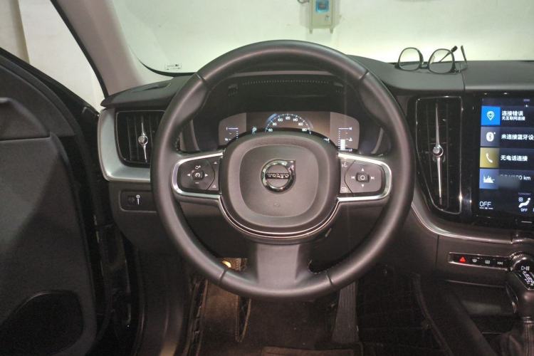 Used Volvo XC60 2019 T5 4x4 Smart Edition China V Standard Steering Wheel