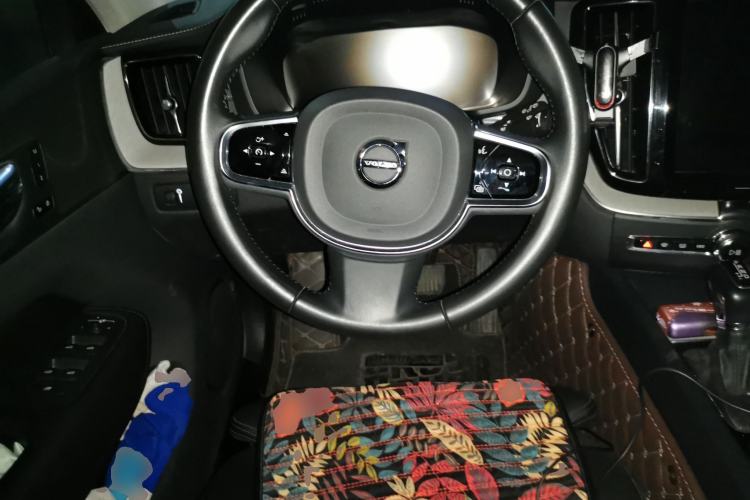 Used Volvo XC60 2019 T5 4x4 Smart Edition China V Standard Steering Wheel