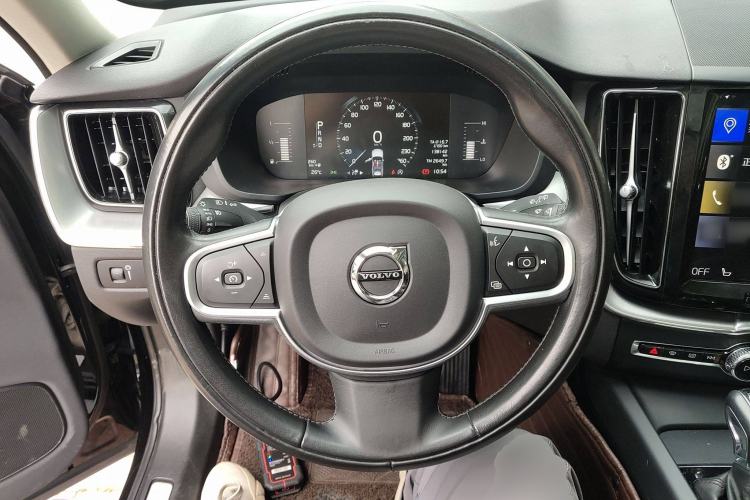 Used Volvo XC60 2019 T5 4x4 Smart Edition China VI Standard Steering Wheel