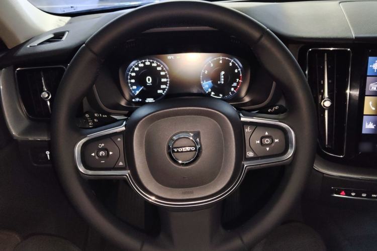 Used Volvo XC60 2019 T5 4x4 Smart & Dynamic Sport Edition China VI Standard Steering Wheel