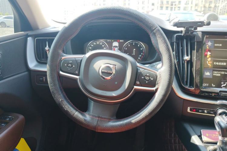 Used Volvo XC60 2019 T5 4x4 Smart Edition China V Standard Steering Wheel