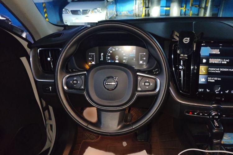 Used Volvo XC60 2019 T5 4x4 Smart Edition China VI Standard Steering Wheel