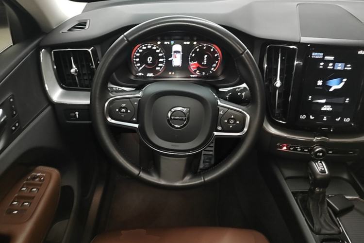Used Volvo XC60 2019 T5 4x4 Zhiyuan Edition China VI Standard Steering Wheel