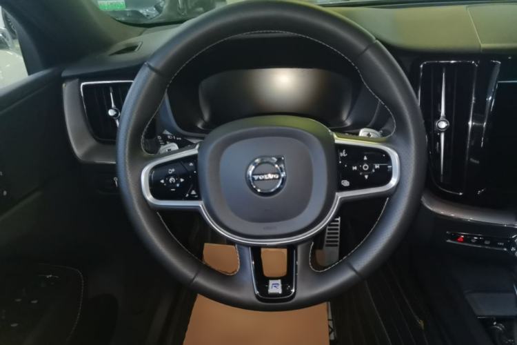 Used Volvo XC60 2019 T5 4x4 Zhiyuan Sport Edition China V Standard Steering Wheel