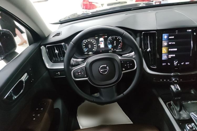 Used Volvo XC60 2019 T5 4x4 Smart Edition China V Standard Steering Wheel