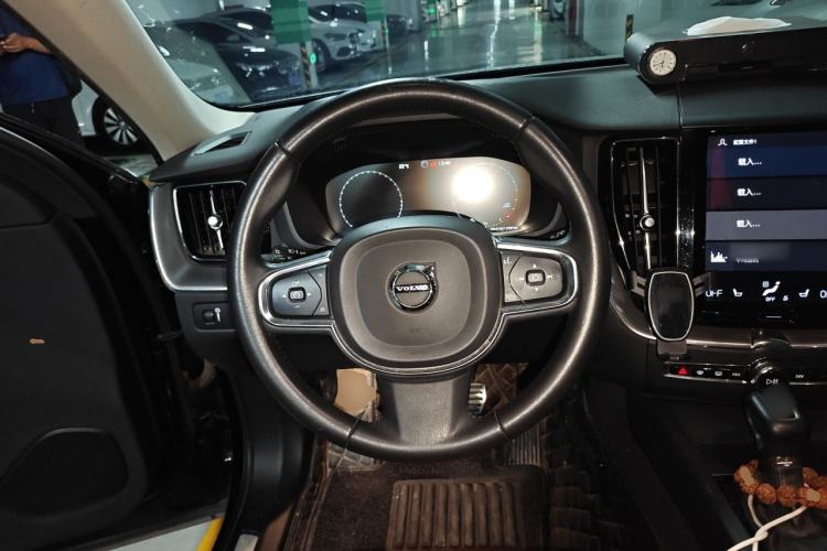 Used Volvo XC60 2019 T5 4x4 Smart Edition China V Standard Steering Wheel