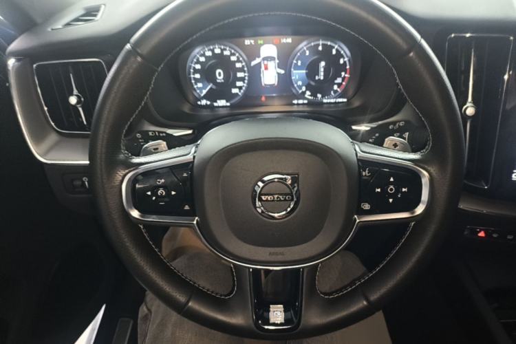 Used Volvo XC60 2019 T5 4x4 Zhiyuan Sport Edition China V Standard Steering Wheel