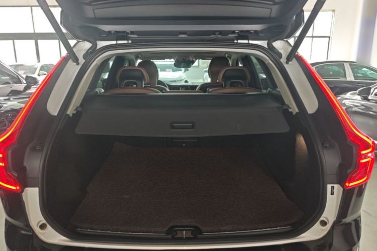 Used Volvo XC60 2019 T5 4x4 Smart Edition China V Standard Trunk